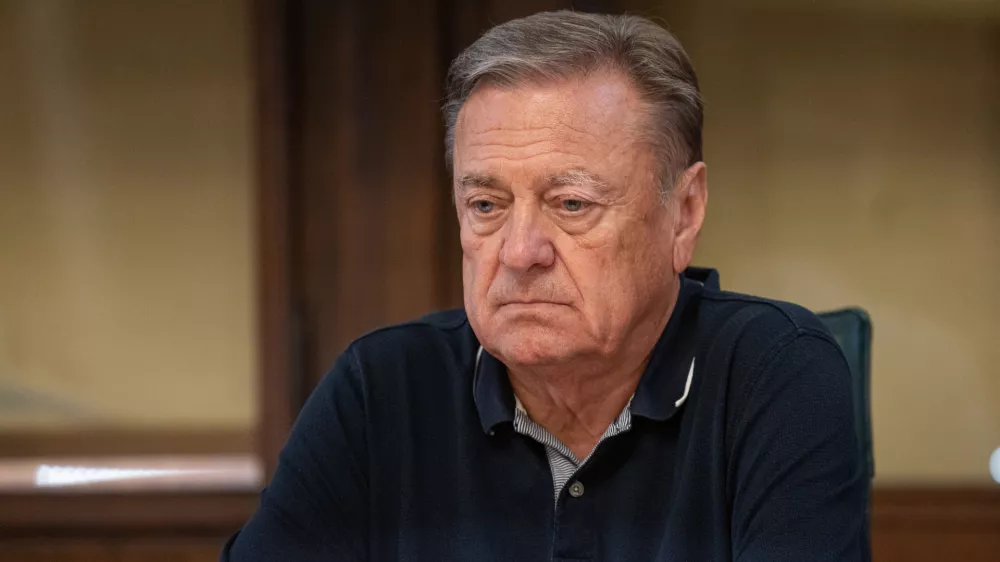 Ljubljana, Mestna hisa.Novinarska konferenca, na kateri sta ljubljanski zupan Zoran Jankovic in podzupan Dejan Crnek komentirala rezultat nedeljskega referenduma.Ljubljanski zupan Zoran Jankovic.