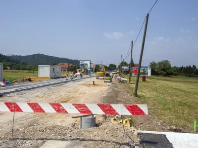 - 12.06.2019 - Litijska cesta v Ljubljani - zaprt odsek Litijske ceste od križi&scaron;ča s Pesarsko do križi&scaron;ča s Fužinsko cesto &ndash; gradnja kanalizacijskega omrežja in urejanje preostale komunalne in cestne infrastrukture v okviru kohezijskega projekta Čisto zate - obnova &ndash; prenova ulice  //FOTO: Matjaž Ru&scaron;t