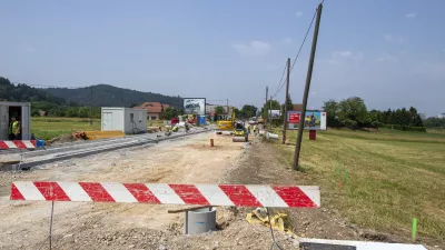 - 12.06.2019 - Litijska cesta v Ljubljani - zaprt odsek Litijske ceste od križi&scaron;ča s Pesarsko do križi&scaron;ča s Fužinsko cesto &ndash; gradnja kanalizacijskega omrežja in urejanje preostale komunalne in cestne infrastrukture v okviru kohezijskega projekta Čisto zate - obnova &ndash; prenova ulice  //FOTO: Matjaž Ru&scaron;t