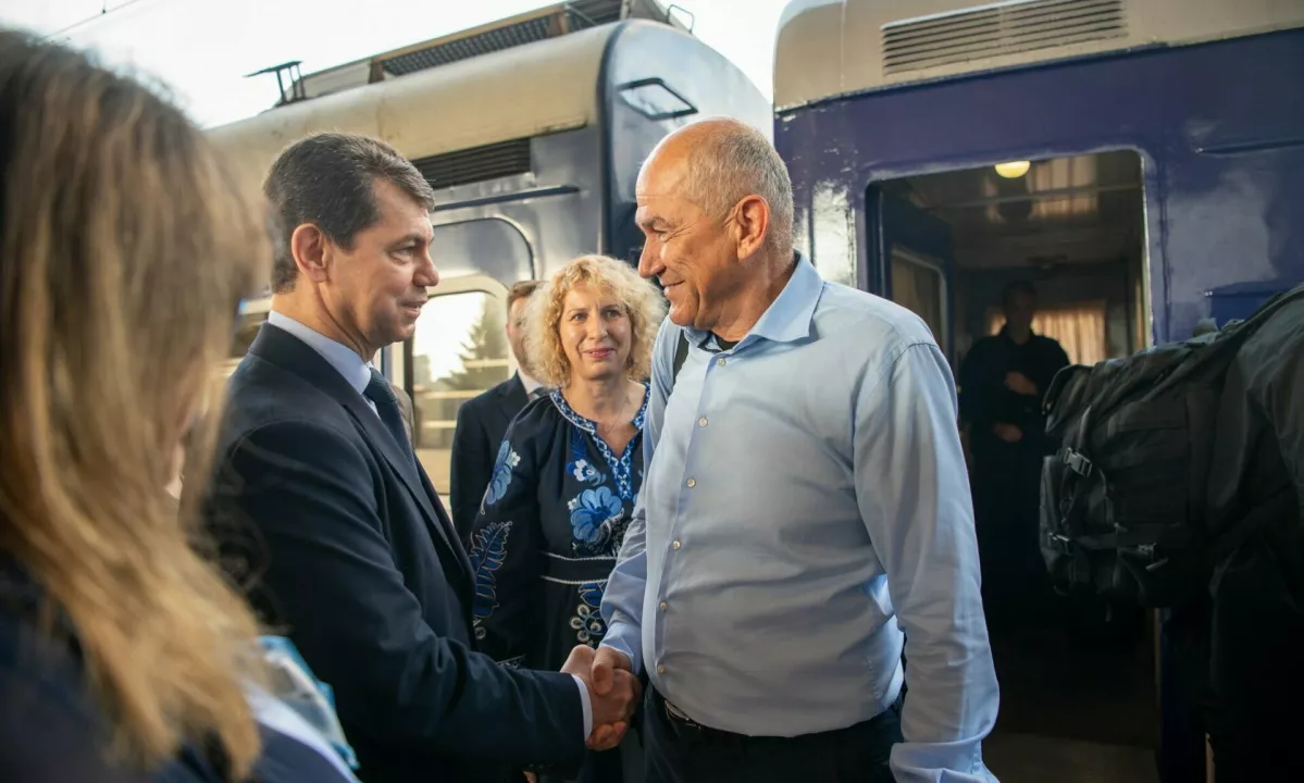 Janša prispel na vrh v Ukrajini, srečal se bo tudi z Zelenskim