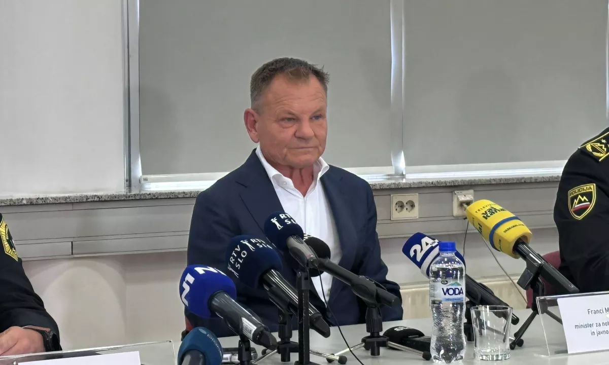 (PRENOS) Minister Matoz o napadih na policiste