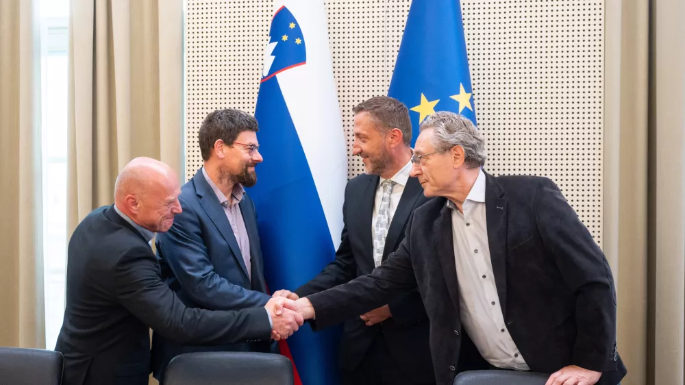 Sindikati bodo odločno proti demontaži plačne reforme