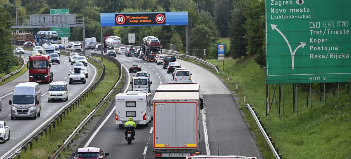 Gneča - simbolična fotografijaDARSavtocestacestazastojiprometrazcep Kozarjesmer Brezovicazastojgneča na cestah22.08.2025 - Gneča na avtocesti pri razcepu KozarjeFoto: Nik Erik Neubauer 