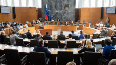Ljubljana, DZ.Izredna seja DZ, na kateri med drugim obravnavajo predlog zakona o izvajanju uredbe EU o ustanovitvi skupnega podjetja za evropsko visokozmogljivostno racunalnistvo.