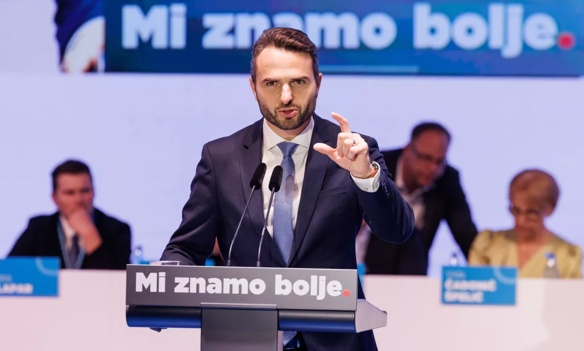 Desni blok zaščitil Tonina, odbor parlamenta proti odvzemu imunitete