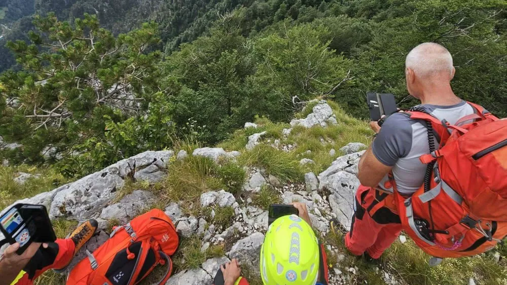 Gorski re&scaron;evalci in helikopter