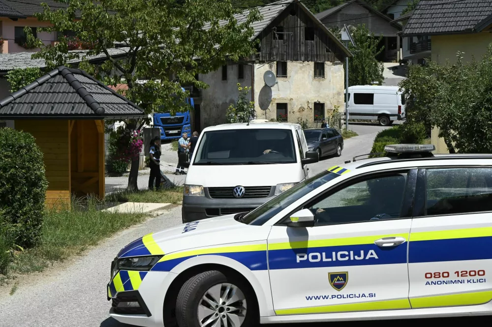 Mo&scaron;ki je v okolici Moravč ustrelil biv&scaron;o ženo in jo hudo ranil, potem pa sodil &scaron;e sebi. 
