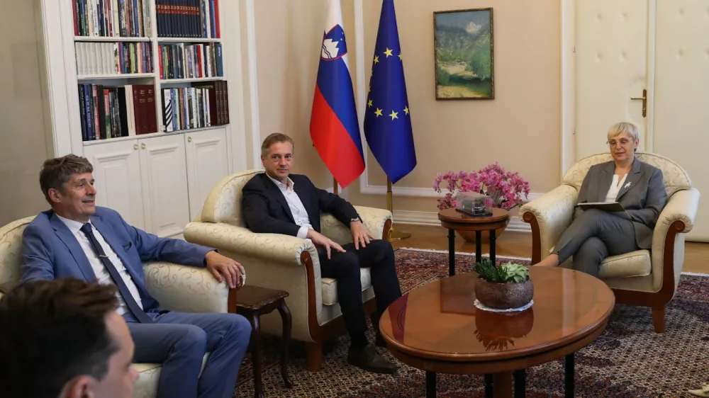 Borut Sajovic, vodja poslanske skupine Svoboda, Robert Golob, predsednik gibanja Svoboda, Nata&scaron;a Pirc Musar, predsednica RS. -15.07.2026. Sprejem predsednikov in vodij poslanskih skupin pri Predsednici Republike Nata&scaron;i Pirc Musar. Foto: Bojan Velikonja