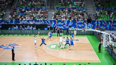 Ljubljana.Kosarkarsko evropsko prvenstvo do 20 let.Tekma med Slovenijo in Cesko.