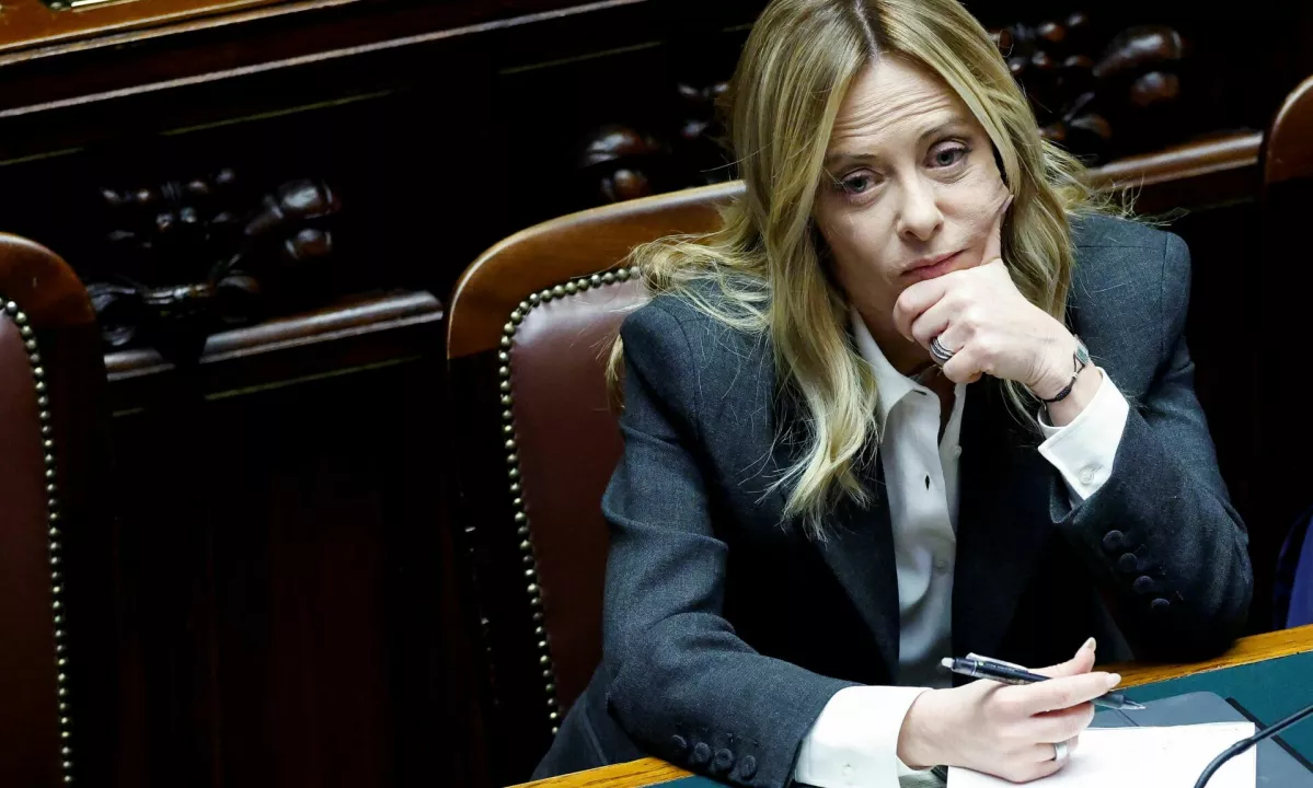 Melonijeva doživela hud politični udarec: upor v lastnih vrstah ogrozil ključno reformo