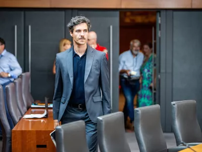 Ljubljana, DZ.Izredna seja DZ, na kateri na predlog opozicije obravnavajo zahtevo za parlamentarno preiskavo o Black Cube in domnevno obvodno oziroma nedovoljeno financiranje politicnih strank.Sokoordinator Levice Luka Mesec.