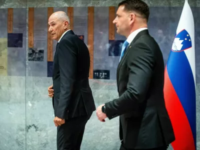 Ljubljana, DZ.Izredna seja DZ, na kateri so obravnavali predlog za izvolitev prvaka SDS Janeza Janse za predsednika vlade.Mandatar za sestavo vlade Janez Jan&scaron;a in predsednik DZ Zoran Stevanović