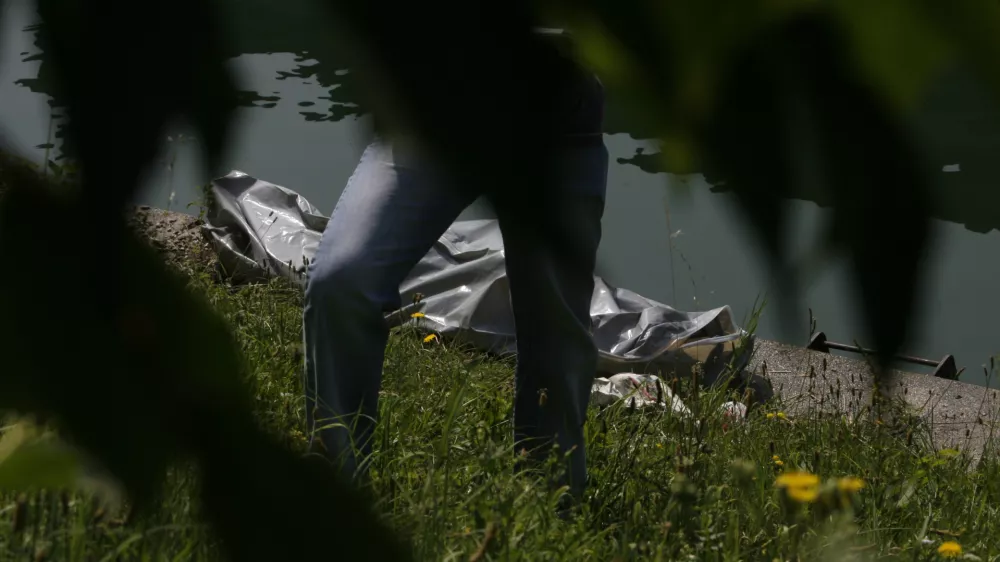 Ne le gramoznice in reke, nevaren tudi domači bazen, sploh za otroke