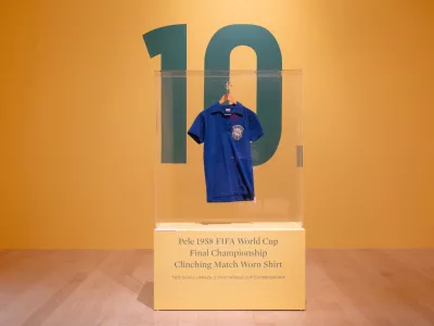 FILE PHOTO: Brazil's soccer legend Pele's FIFA World Cup 1958 final jersey at Sotheby's auction house in New York City, U.S. July 1, 2026. REUTERS/Jordan Tovin/File Photo