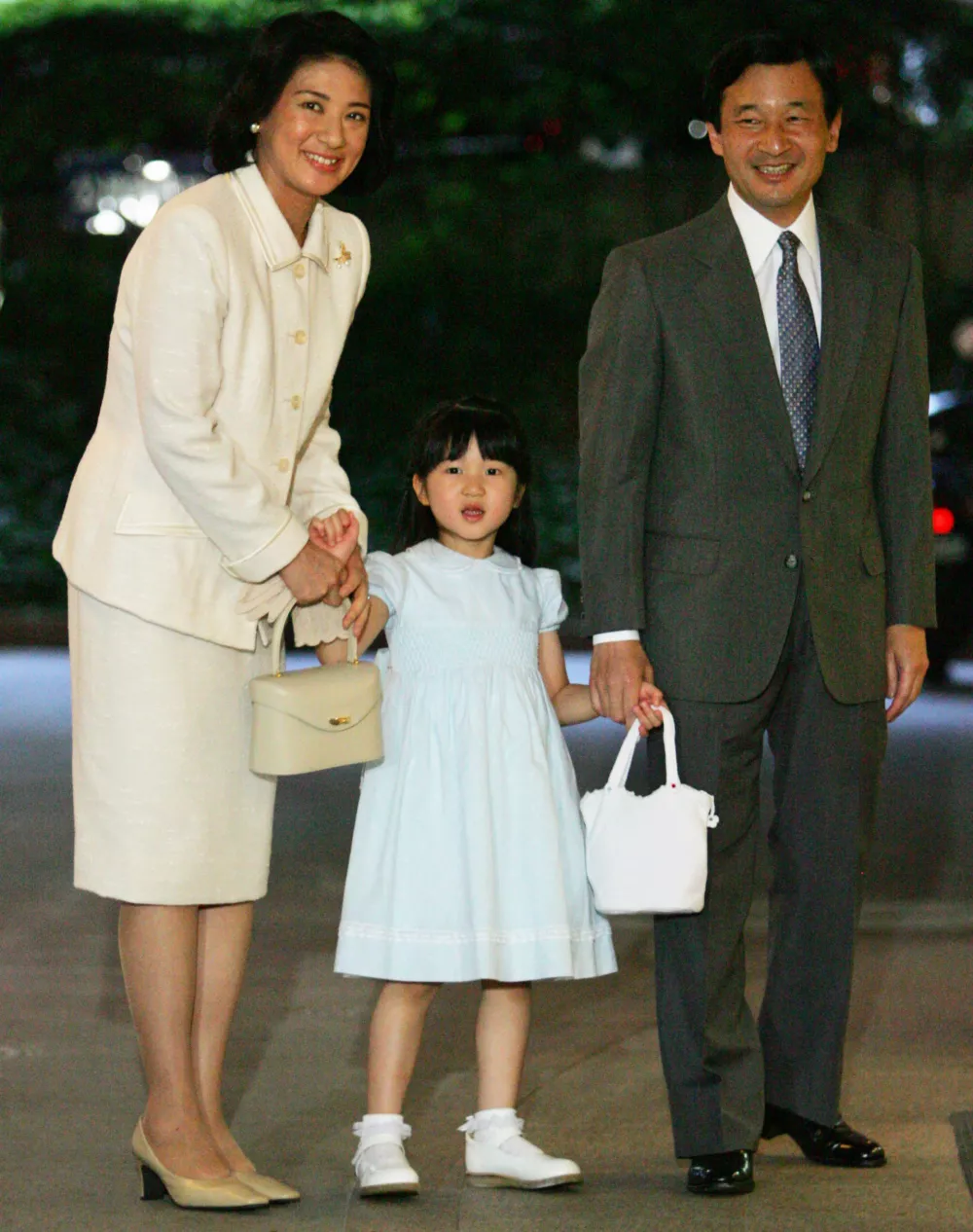 Japan's Crown Prince Naruhito, right, Crown Princess Masako, left, and their daughter Princess Aiko smile as they arrive at Aiiku Hospital in Tokyo, Monday, Sept. 11, 2006 to see Princess Kiko and her newly-born baby boy. (AP Photo/Yuriko Nakao, Pool)