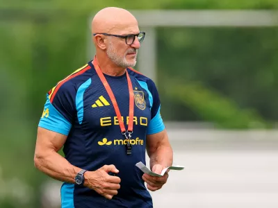 Soccer Football - FIFA World Cup 2026 - Spain training - Melanie Lane Training Grounds, East Hanover, New Jersey, U.S. - July 16, 2026 Spain coach Luis De La Fuente during training IMAGN IMAGES via Reuters/Vincent Carchietta