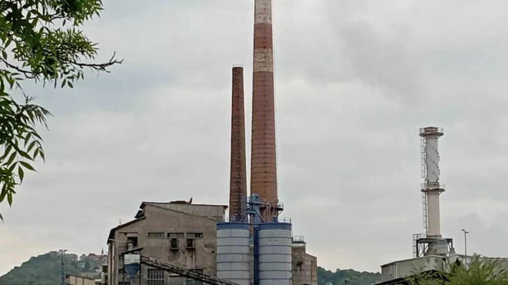 Po stečaju družbe Vipap Videm Kr&scaron;ko je v stečajni masi ostala čistilna naprava, ki poleg industrijskih odpadnih voda Vipapa čistijo komunalne odpadne vode občine. F Občina Kr&scaron;ko