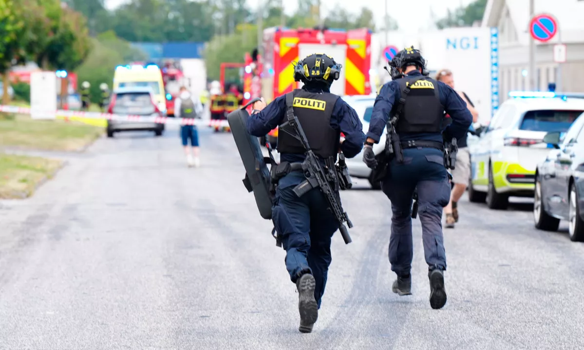 Policisti prihiteli na kraj požara, tam nanje streljal moški