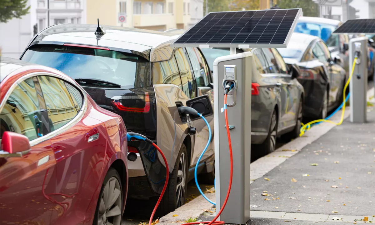 Nemčija obrnila nov list: električni avtomobili prvič prehiteli vse tekmece