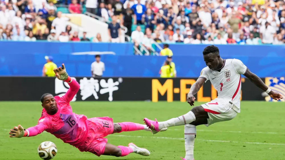 England's Bukayo Saka (7) shoots but does not score on a shot defended by France goalkeeper Mike Maignan (16) during the World Cup third-place playoff soccer match between France and England in Miami Gardens, Fla., Saturday, July 18, 2026. (AP Photo/Rebecca Blackwell)
