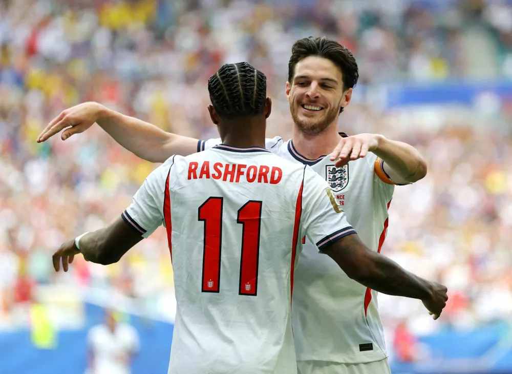 Soccer Football - FIFA World Cup 2026 - Bronze Final - France v England - Miami Stadium, Miami Gardens, Florida, U.S. - July 18, 2026 England's Declan Rice celebrates scoring their first goal with Marcus Rashford REUTERS/Carlos Barria   TPX IMAGES OF THE DAY