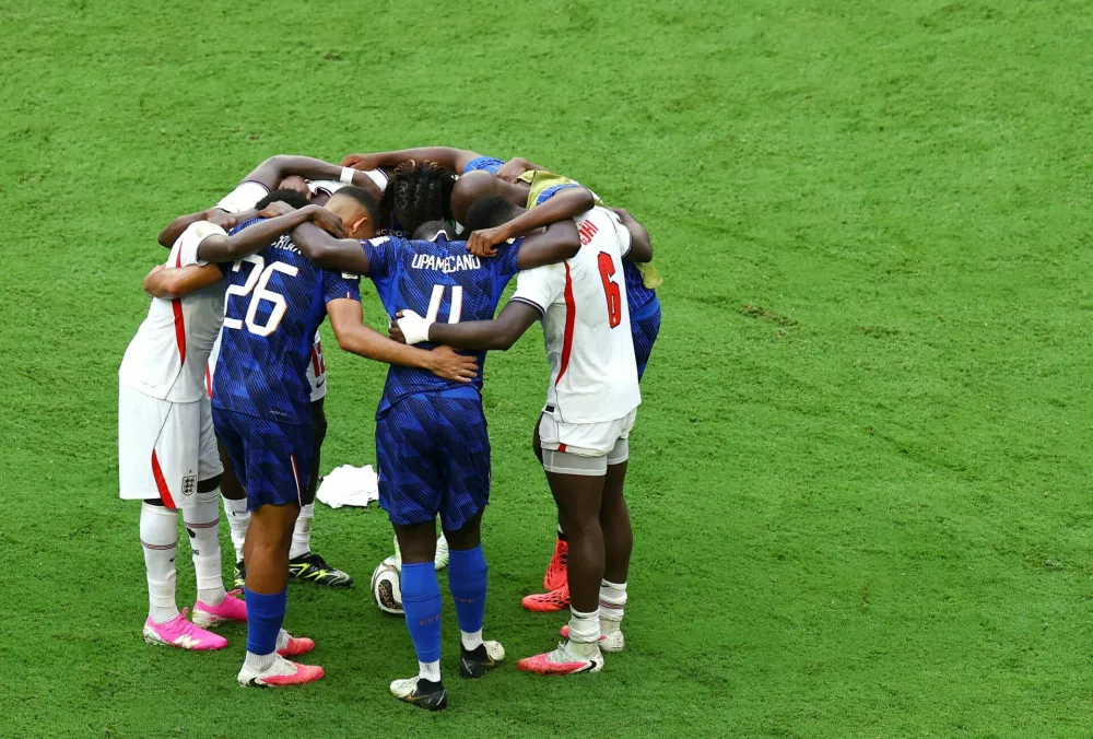 Soccer Football - FIFA World Cup 2026 - Bronze Final - France v England - Miami Stadium, Miami Gardens, Florida, U.S. - July 18, 2026 France's Maxence Lacroix, Jean Philippe Mateta and Dayot Upamecano in a huddle with England's Marc Guehi, Trevoh Chalobah, Eberechi Eze and Bukayo Saka at the end of the match REUTERS/Marco Bello   TPX IMAGES OF THE DAY
