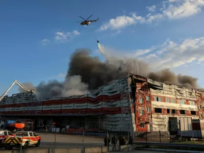 A firefighting helicopter drops water over the site of a Russian missile strike, amid Russia's attack on Ukraine, in Kyiv region, Ukraine July 19, 2026. REUTERS/Anatolii Stepanov   TPX IMAGES OF THE DAY