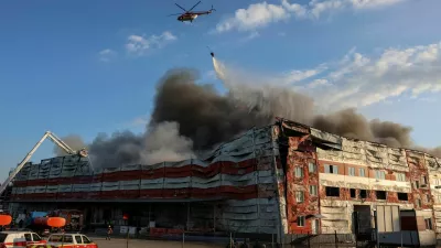 A firefighting helicopter drops water over the site of a Russian missile strike, amid Russia's attack on Ukraine, in Kyiv region, Ukraine July 19, 2026. REUTERS/Anatolii Stepanov   TPX IMAGES OF THE DAY