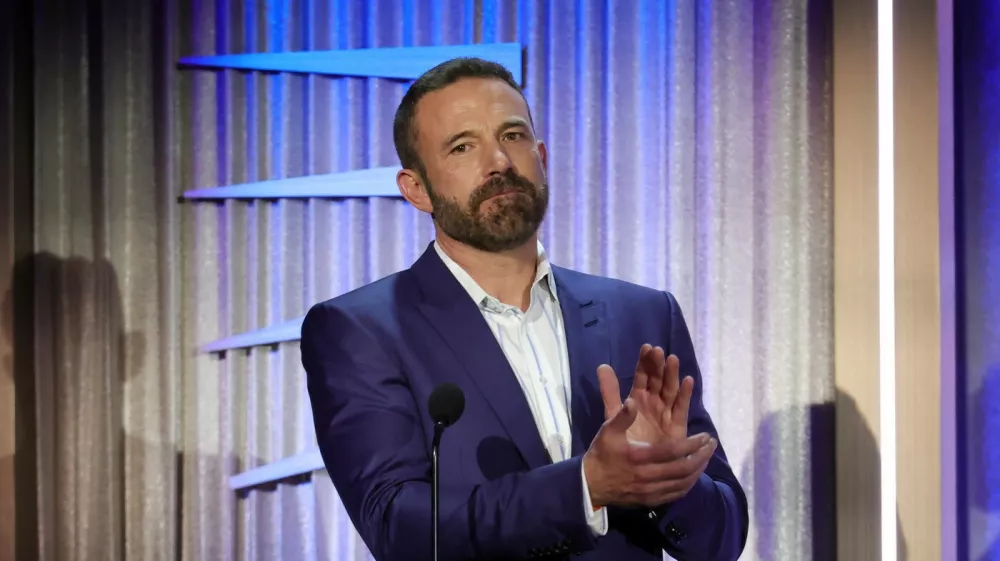 BEVERLY HILLS, CALIFORNIA - MAY 31: Ben Affleck speaks onstage during the 86th Annual Peabody Awards at Beverly Wilshire, A Four Seasons Hotel on May 31, 2026 in Beverly Hills, California. Kevin Winter,Image: 1107044735, License: Rights-managed, Restrictions:, Model Release: no / Foto: Profimedia