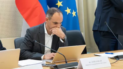 Ljubljana.Prva seja Ekonomsko-socialnega sveta (ESS) v mandatu trenutne vlade pod vodstvom Janeza Janse, na kateri bodo predstavili delo vlade in vladnih resorjev clanov ESS ter pricakovanja socialnih partnerjev v mandatu 2026-2030.Minister za gospodarstvo, delo in sport Anze Logar.