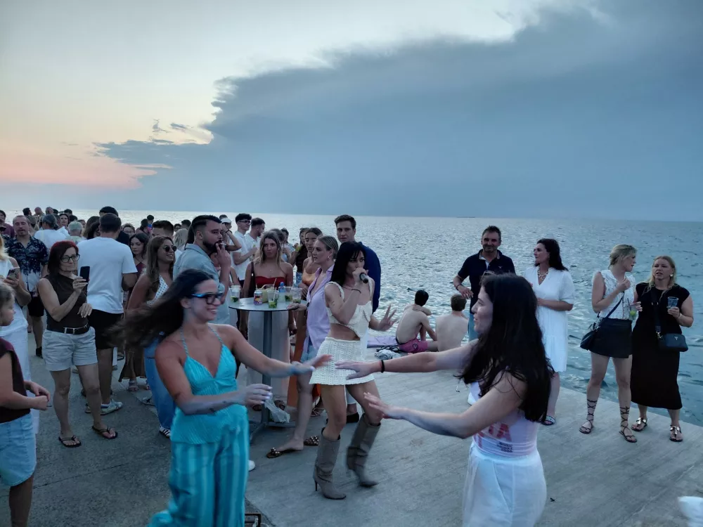 Puntafest je v soboto na plažo na Punto privabil mladino iz bližnje in daljne okolice.