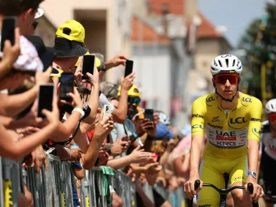 Cycling - Tour de France - Stage 15 - Champagnole to Plateau de Solaison - Champagnole, France - July 19, 2026 UAE Team Emirates - XRG's Tadej Pogacar wearing the yellow jersey before the start of stage 15 REUTERS/Gonzalo Fuentes   TPX IMAGES OF THE DAY