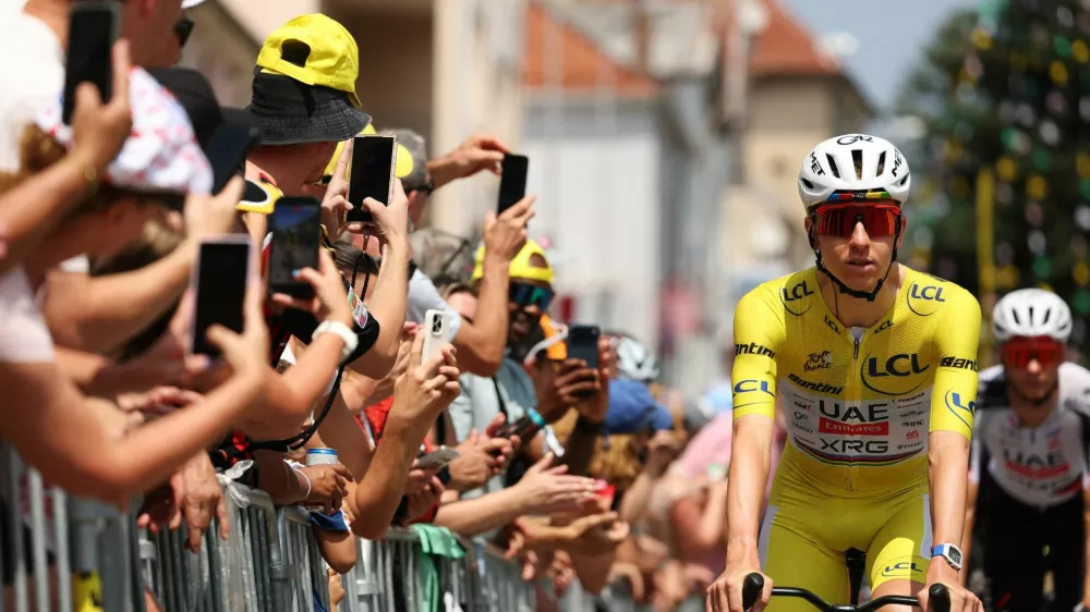 Cycling - Tour de France - Stage 15 - Champagnole to Plateau de Solaison - Champagnole, France - July 19, 2026 UAE Team Emirates - XRG's Tadej Pogacar wearing the yellow jersey before the start of stage 15 REUTERS/Gonzalo Fuentes   TPX IMAGES OF THE DAY