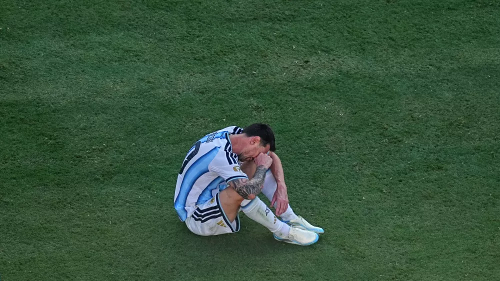 Argentina's Lionel Messi (10) reacts after the World Cup final soccer match between Spain and Argentina in East Rutherford, N.J., near New York, Sunday, July 19, 2026. (AP Photo/Matt Rourke)