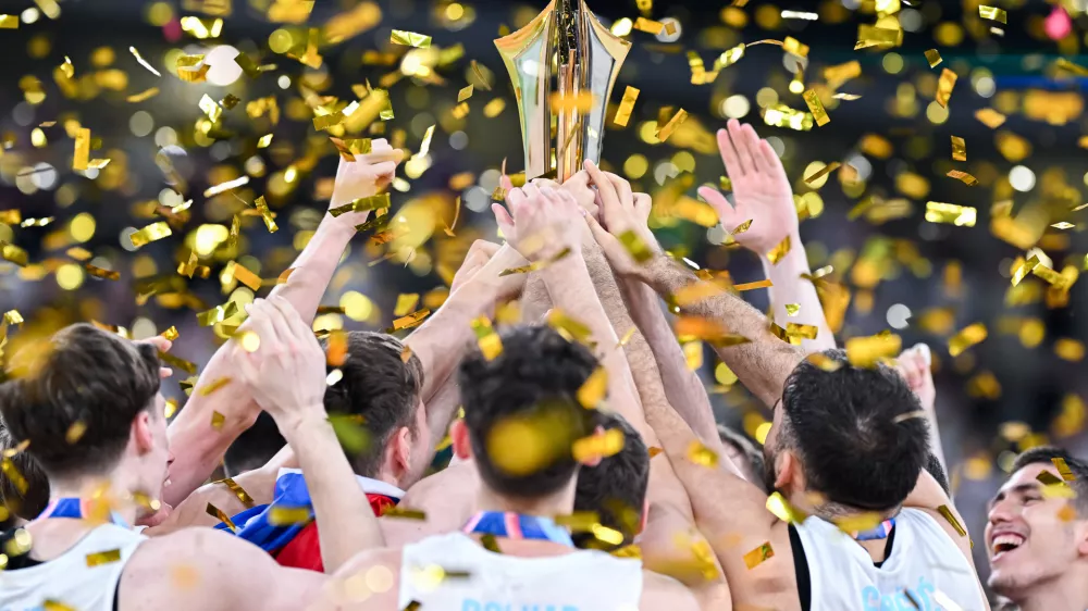 Ljubljana, Arena Stozice.Slovenska kosarkarska reprezentanca mlajsih clanov se bo v finalu evropskega prvenstva do 20 let pomerila z zmagovalcem dvoboja med Srbijo in Spanijo 