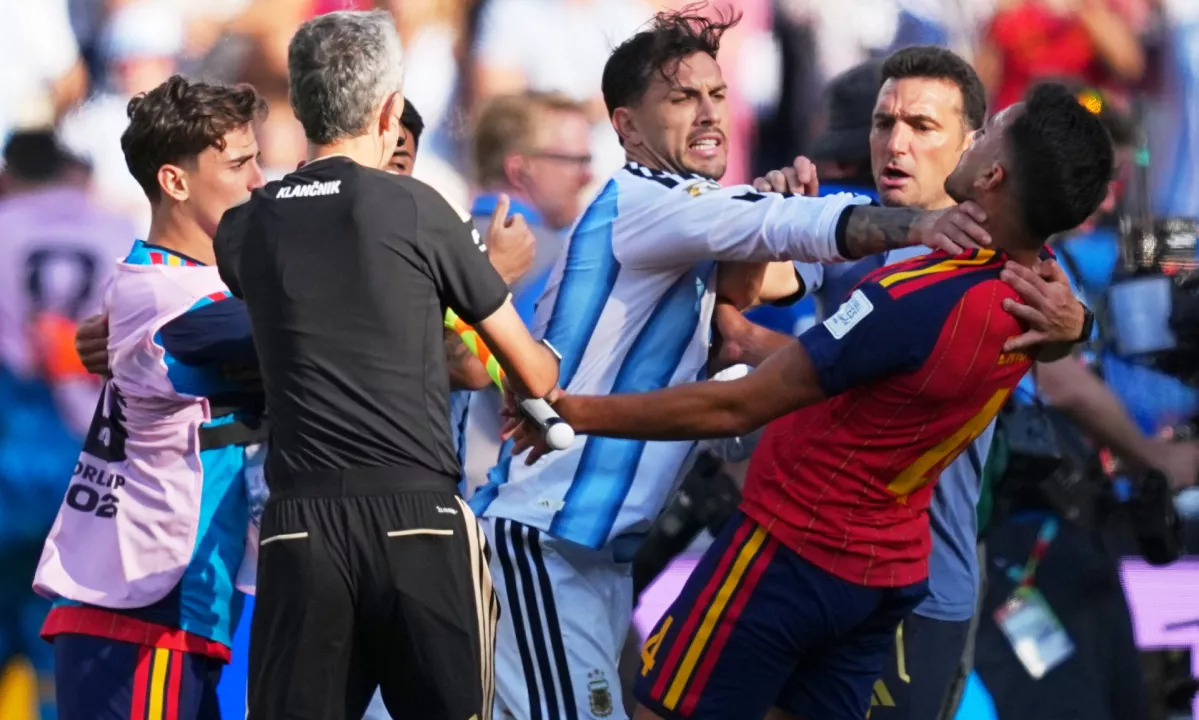 (VIDEO) Sramotno obnašanje Argentincev po finalu
