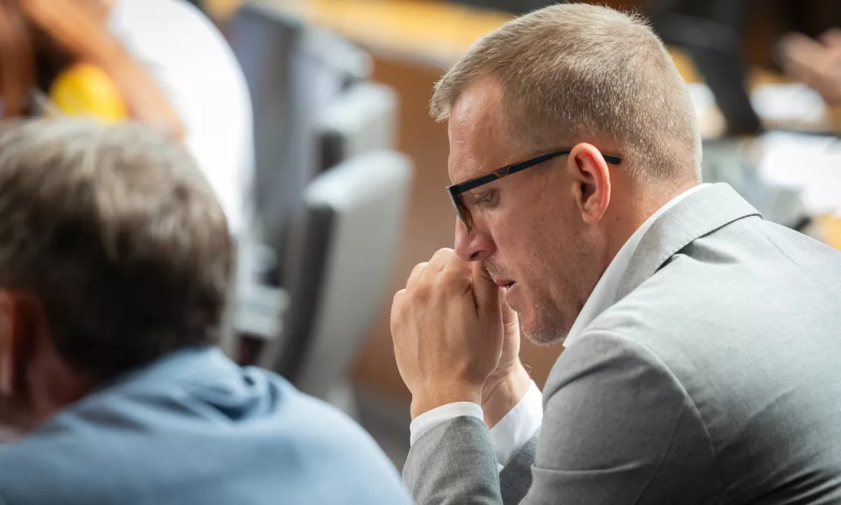 Delavci Progrosa naj bi od poslanca Mijiča terjali 41.000 evrov