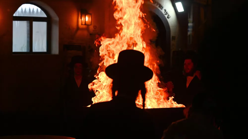 May 4, 2026, Bnei Brak, Central Israel, Israel: As Israel raises its alert level following ceasefire violations, religious Israelis celebrate the Lag BaOmer holiday with large bonfires and gatherings in Bnei Brak, Israel.,Image: 1096532227, License: Rights-managed, Restrictions:, Model Release: no 