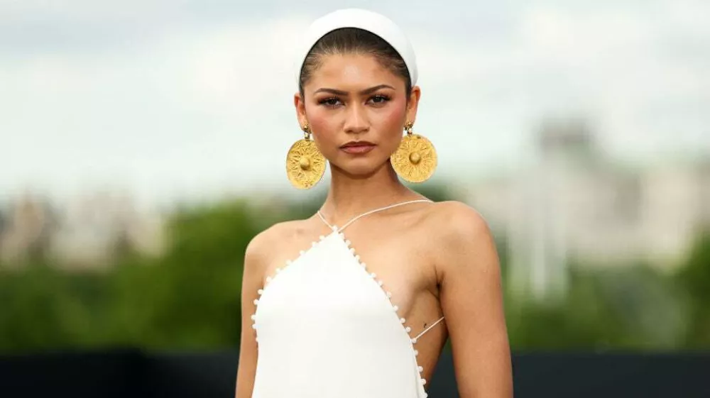 Zendaya uhani