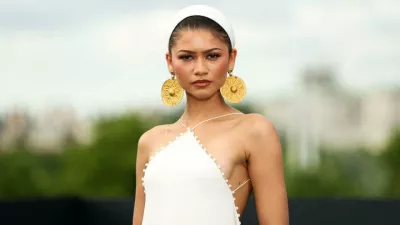 Zendaya uhani