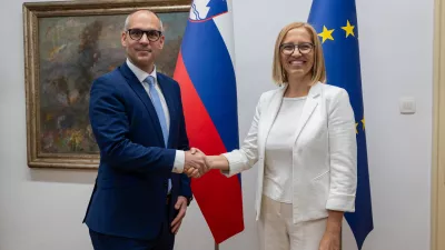Zakaj je Ostrc tako dolgo odla&scaron;al s podpisom primopredaje?