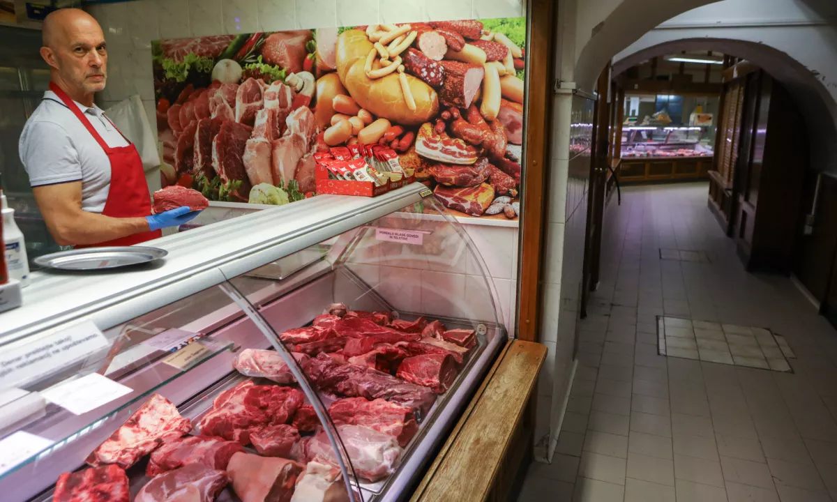 Lani se je najbolj podražilo meso, samooskrba pri sadju, zelenjavi in krompirju je še bolj upadla