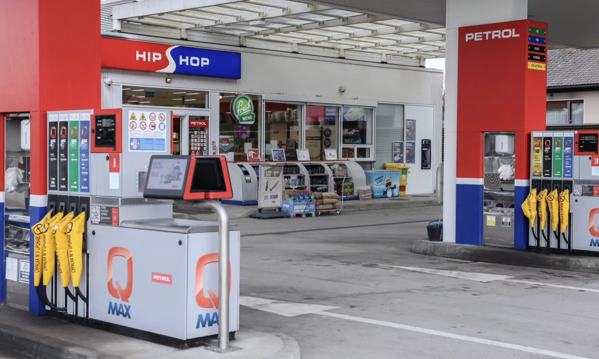Preverite, koliko vas bo po novem stal liter goriva