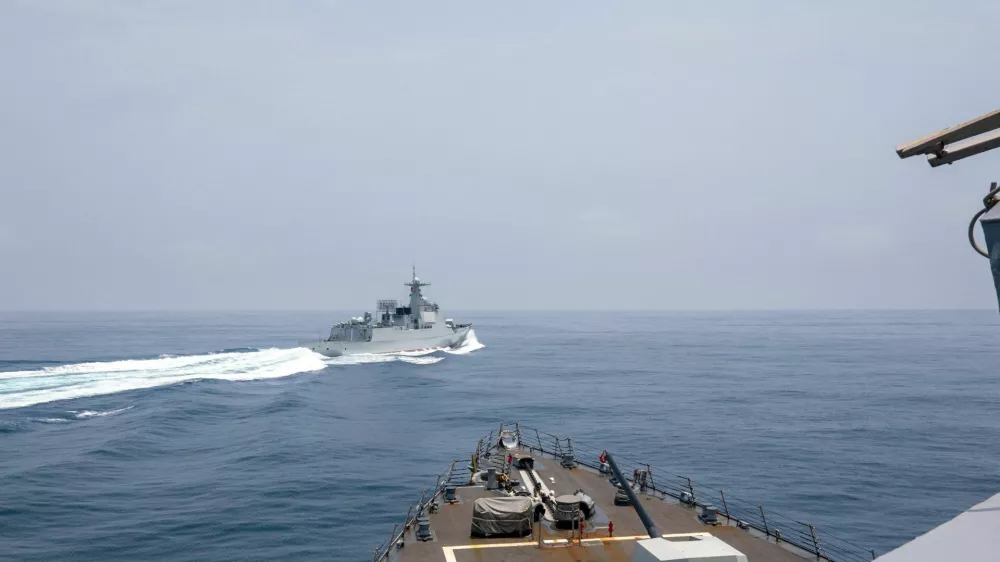 FILE PHOTO: A Chinese Luyang III class warship sails near the U.S. destroyer USS Chung-Hoon, as seen from the deck of U.S. destroyer, in the Taiwan Strait, June 3, 2023, in this handout picture. U.S. Navy/Mass Communication Specialist 1st Class Andre T. Richard/Handout via REUTERS THIS IMAGE HAS BEEN SUPPLIED BY A THIRD PARTY. MANDATORY CREDIT/File Photo