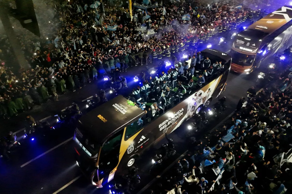 Soccer Football - FIFA World Cup 2026 - Argentina players arrive in Buenos Aires after the final - Buenos Aires, Argentina - July 20, 2026 Drone view shows Argentina players as fans welcome the team after they arrive in Buenos Aires after losing the FIFA World Cup final to Spain REUTERS/Matias Baglietto