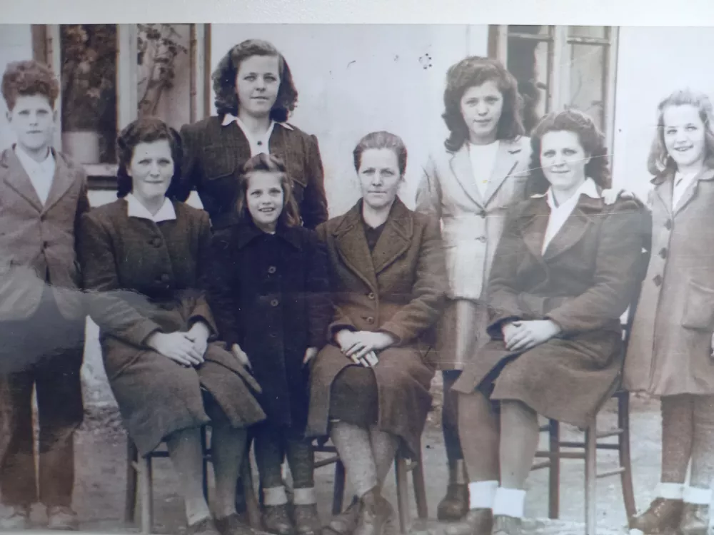 Družina Vončina, priseljenci na Kočevsko iz Gorenje Trebu&scaron;e / Foto: Osebni Arhiv Jožice Obrstar