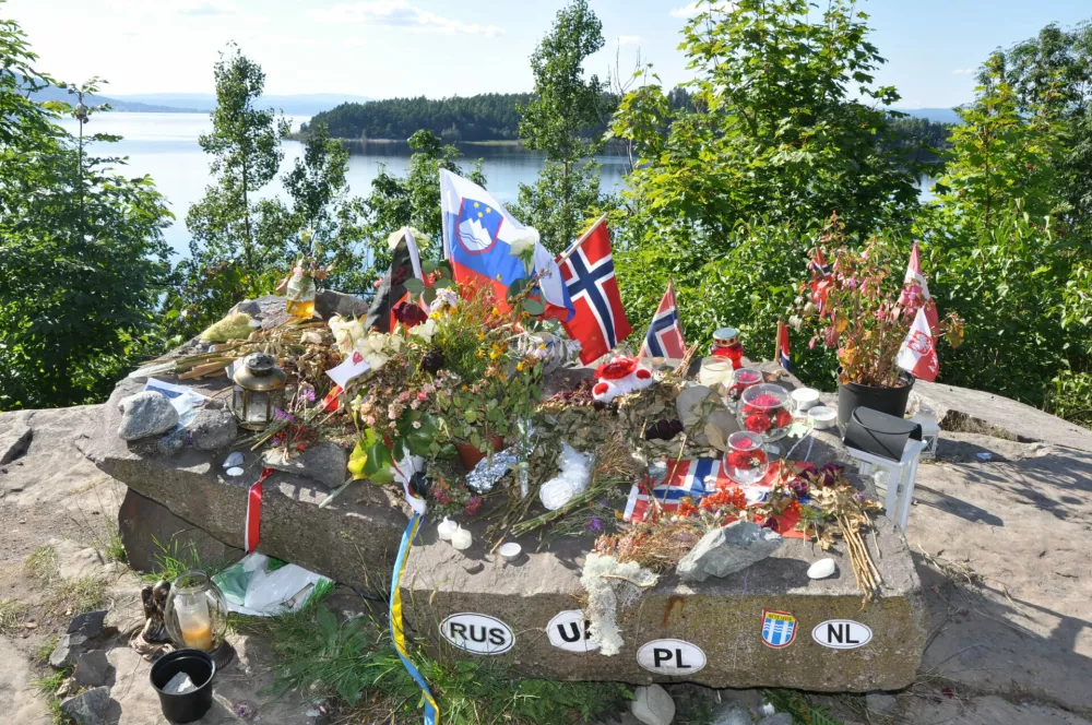 otok Utoya norve&scaron;ka pokol zastavice