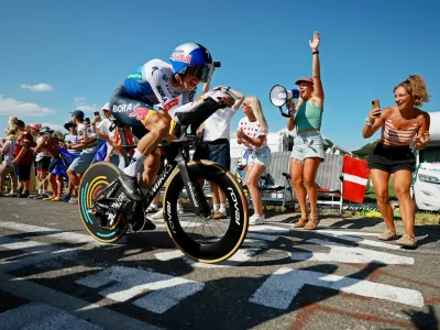 Cycling - Tour de France - Stage 16 - Evian-les-Bains - Thonon-les-Bains - Evian-les-Bains, France - July 21, 2026 Red Bull - BORA - hansgrohe's Florian Lipowitz in action during stage 16 individual time-trial REUTERS/Stephanie Lecocq
