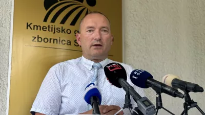 Ljubljana, KGZS.Izjava za medije Kmetijsko gozdarske zbornice Slovenije ob vnovicnem povisanju cen kmetijske nafte.Predsednik KGZS Joze Podgorsek.