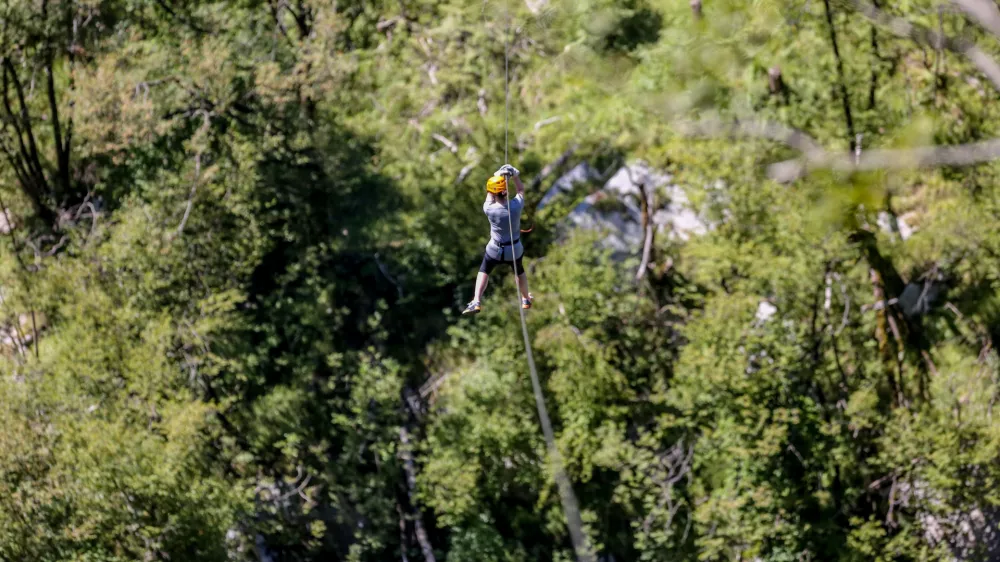 - Bovec Zipline - kanjon Učja med pobočjema Kanina in Stola - adrenalinski park- 14.08.2016 - Posočje - Poletni Dnevnik - počitni&scaron;ka reportaža - poletno dopustovanje - turizem -     //FOTO: Bojan Velikonja